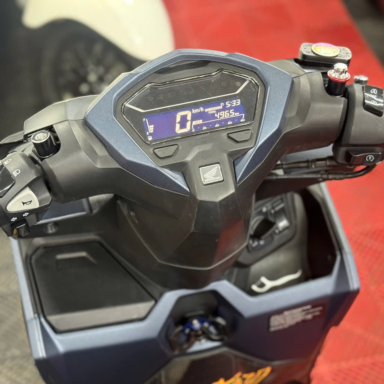 HONDA VARIO 125 2024 SMK 5000KM 67AL-23953