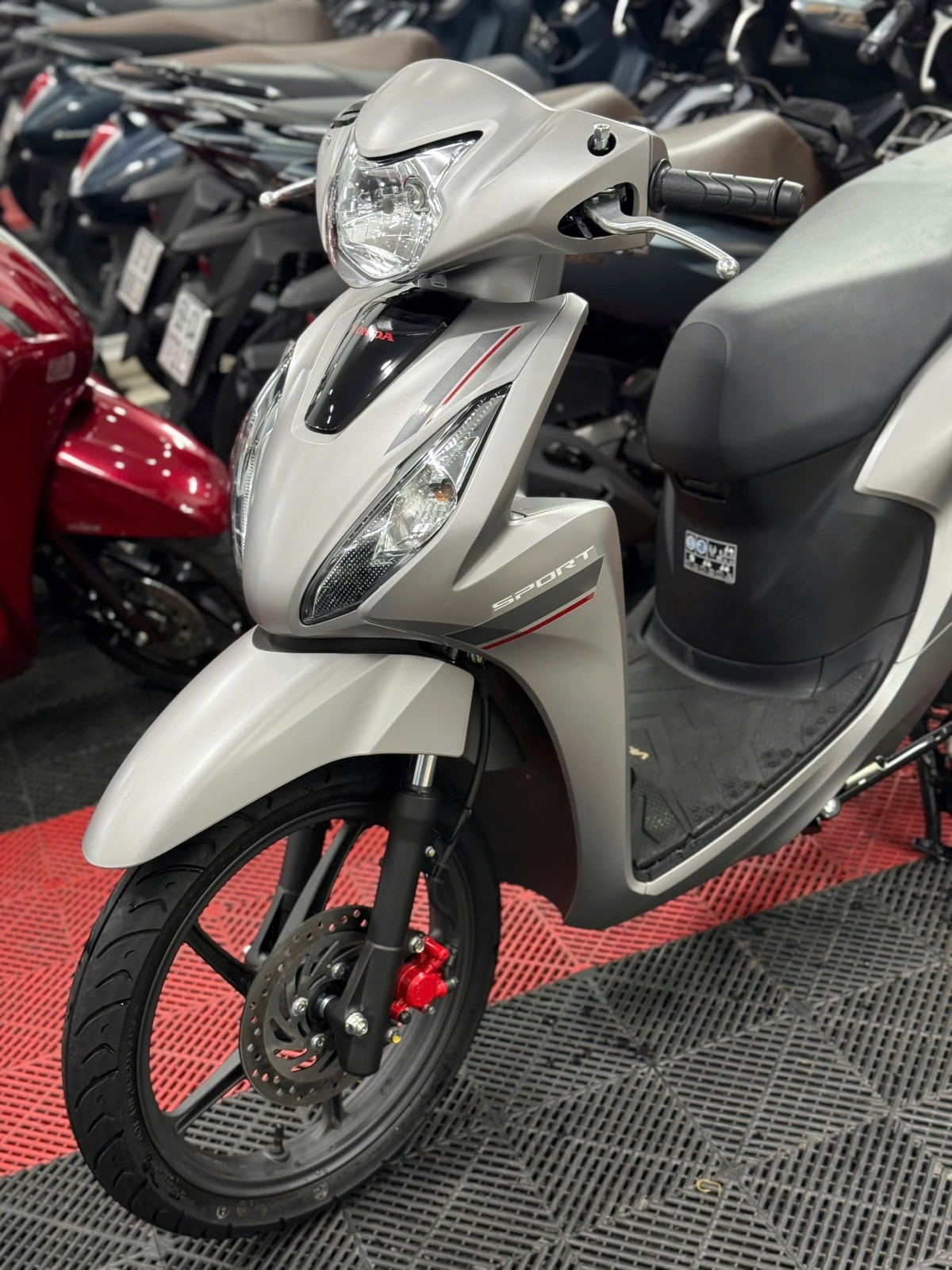 HONDA VISION 2026 BẠC NHÁM 2000KM 50AD-89649