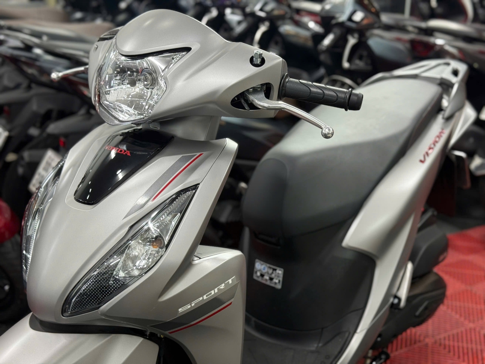 HONDA VISION 2026 BẠC NHÁM 2000KM 50AD-89649