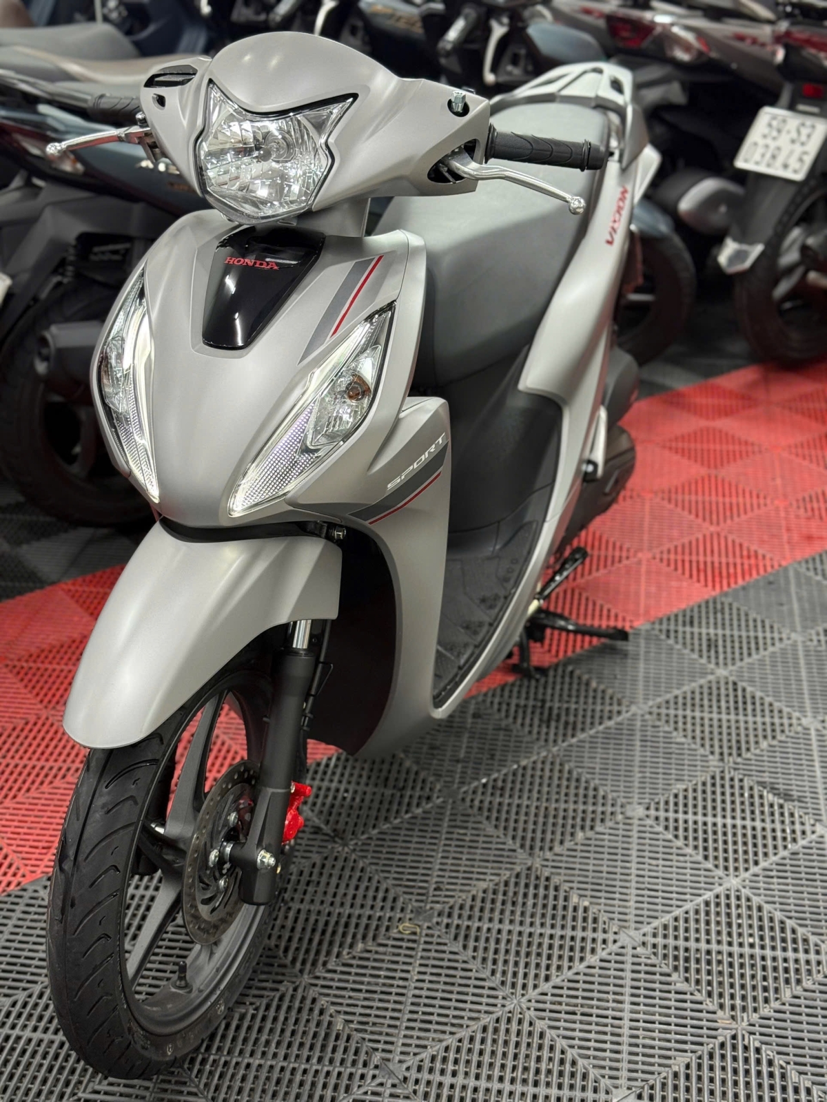 HONDA VISION 2026 BẠC NHÁM 2000KM 50AD-89649