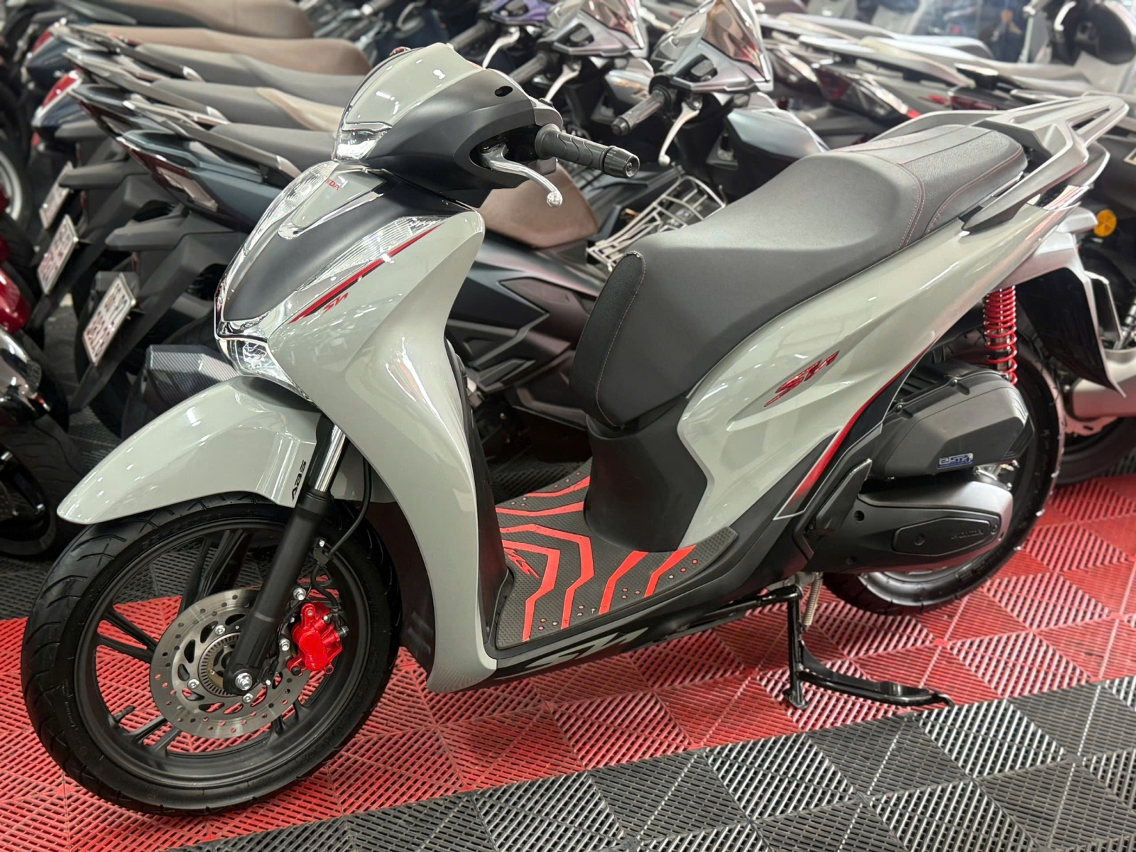 HONDA SH 125 ABS 2025 6000KM 84AA-49014