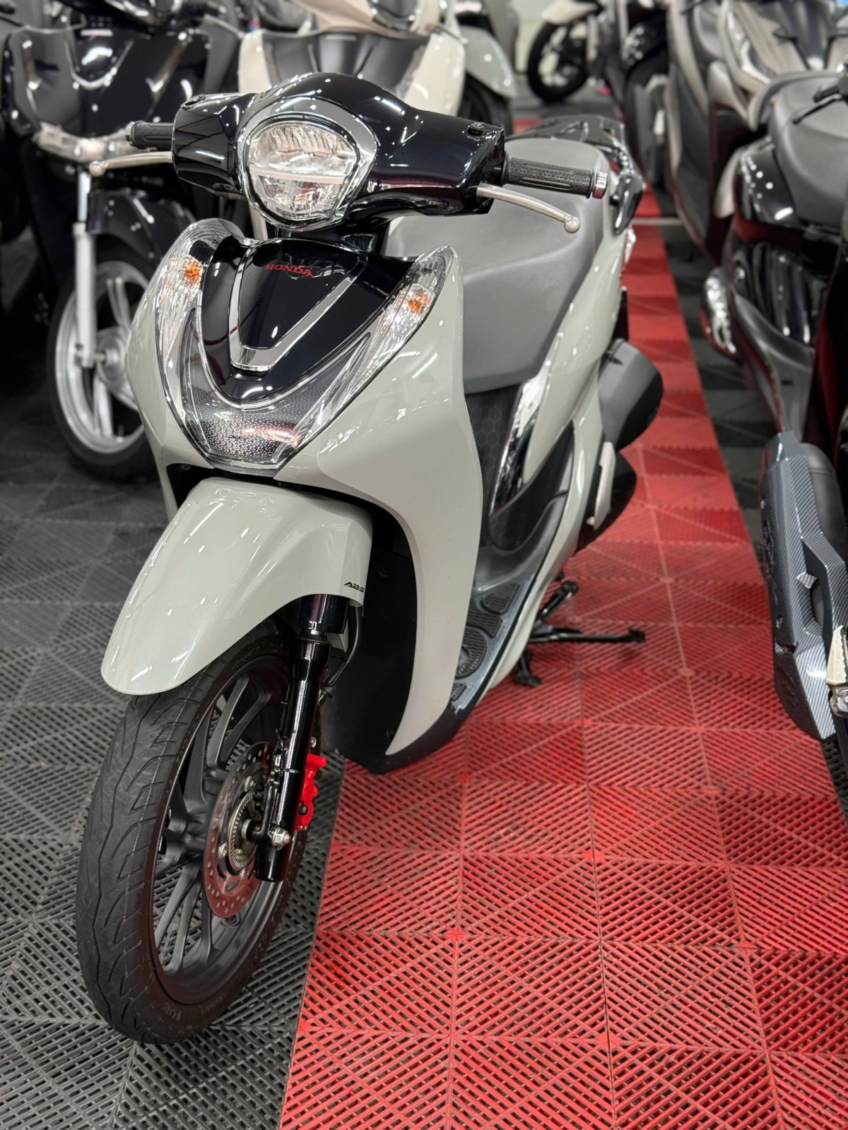 HONDA SH MODE 2025 ABS 8000KM 61HA-07853