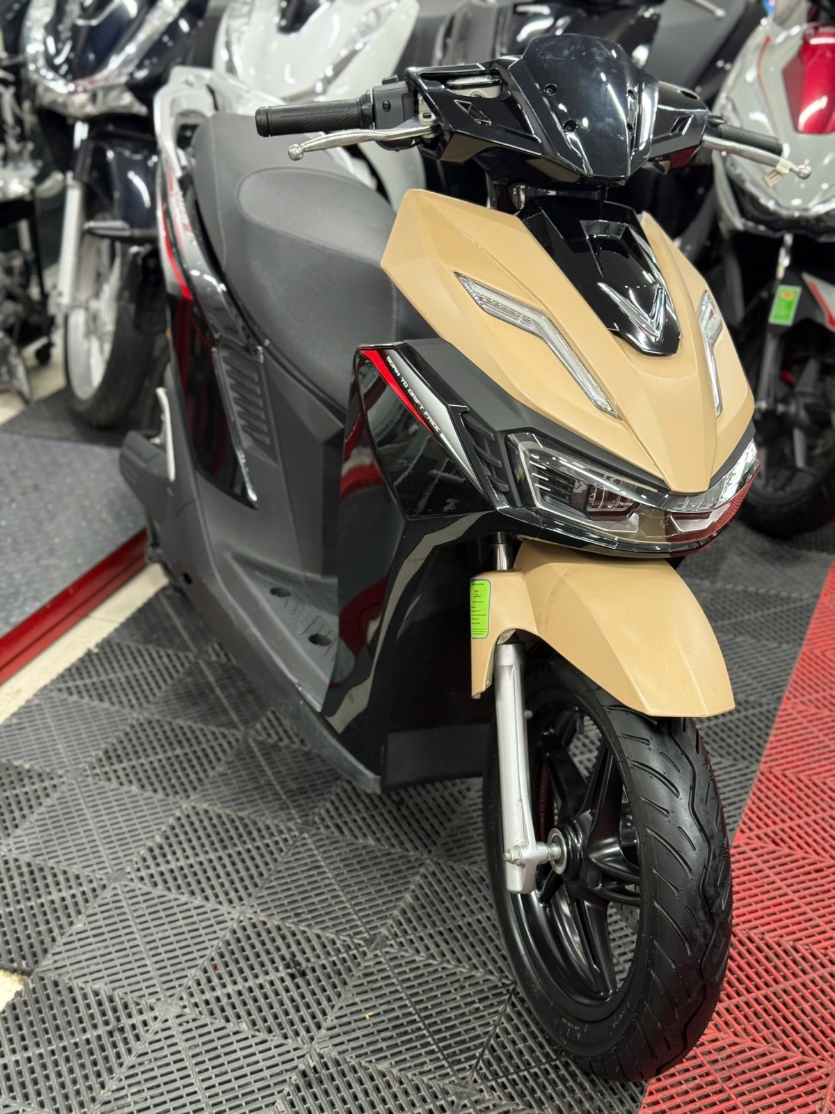 VINFAST VIPER 2026 1700KM PIN THUÊ 12SA-04128