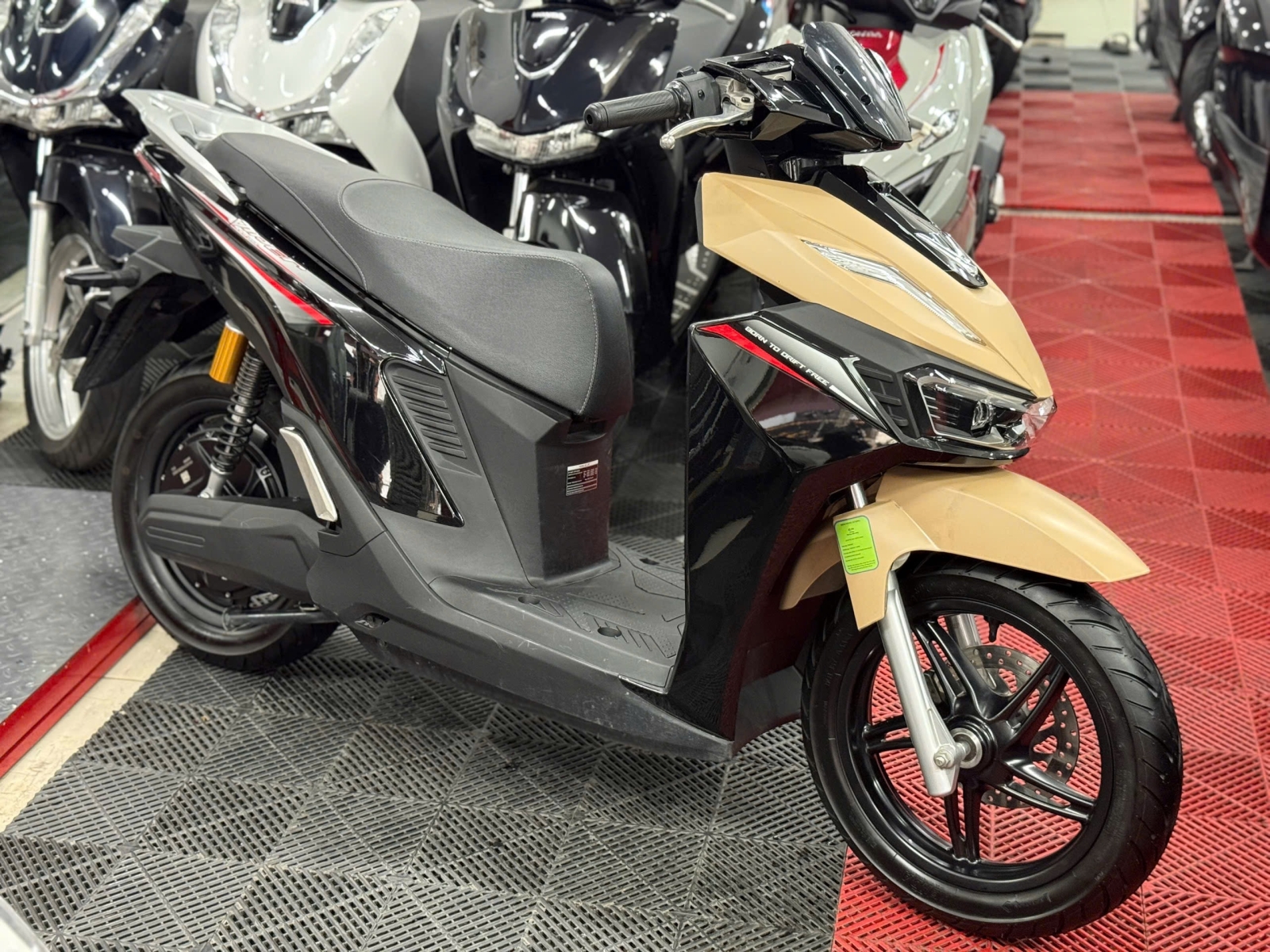 VINFAST VIPER 2026 1700KM PIN THUÊ 12SA-04128