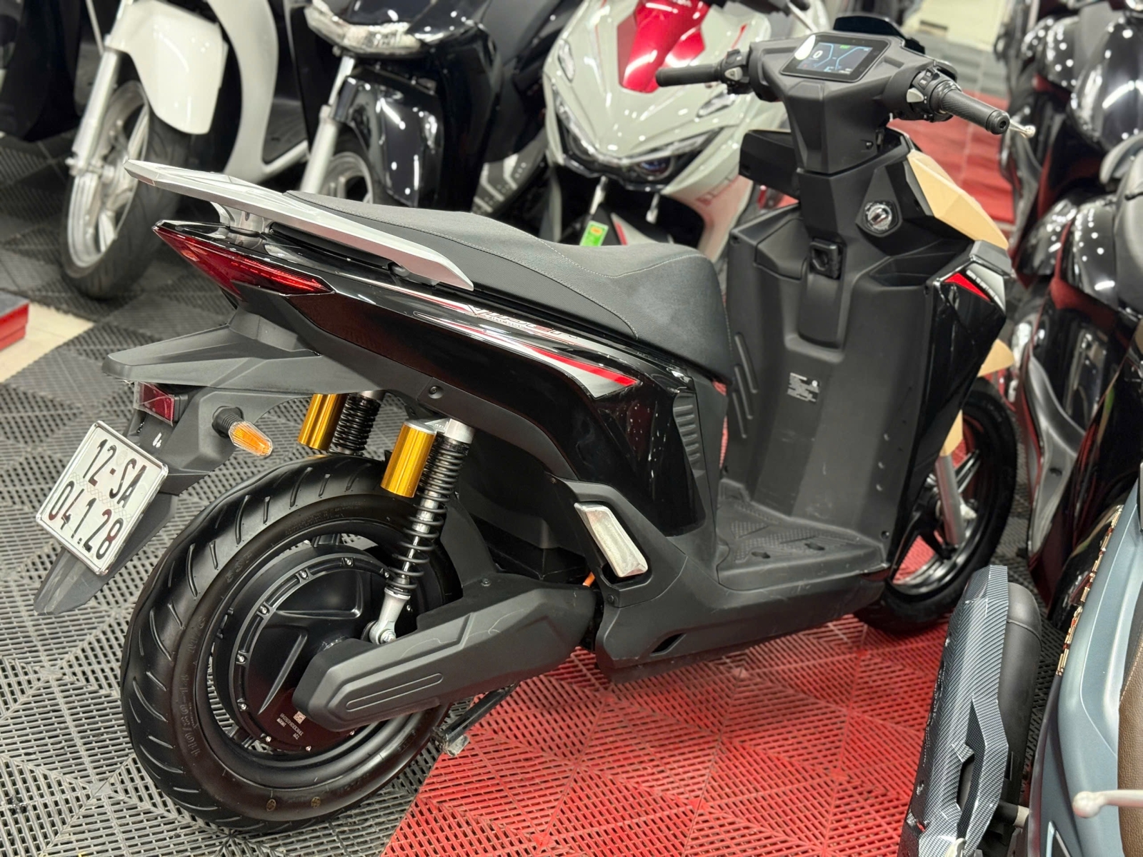 VINFAST VIPER 2026 1700KM PIN THUÊ 12SA-04128