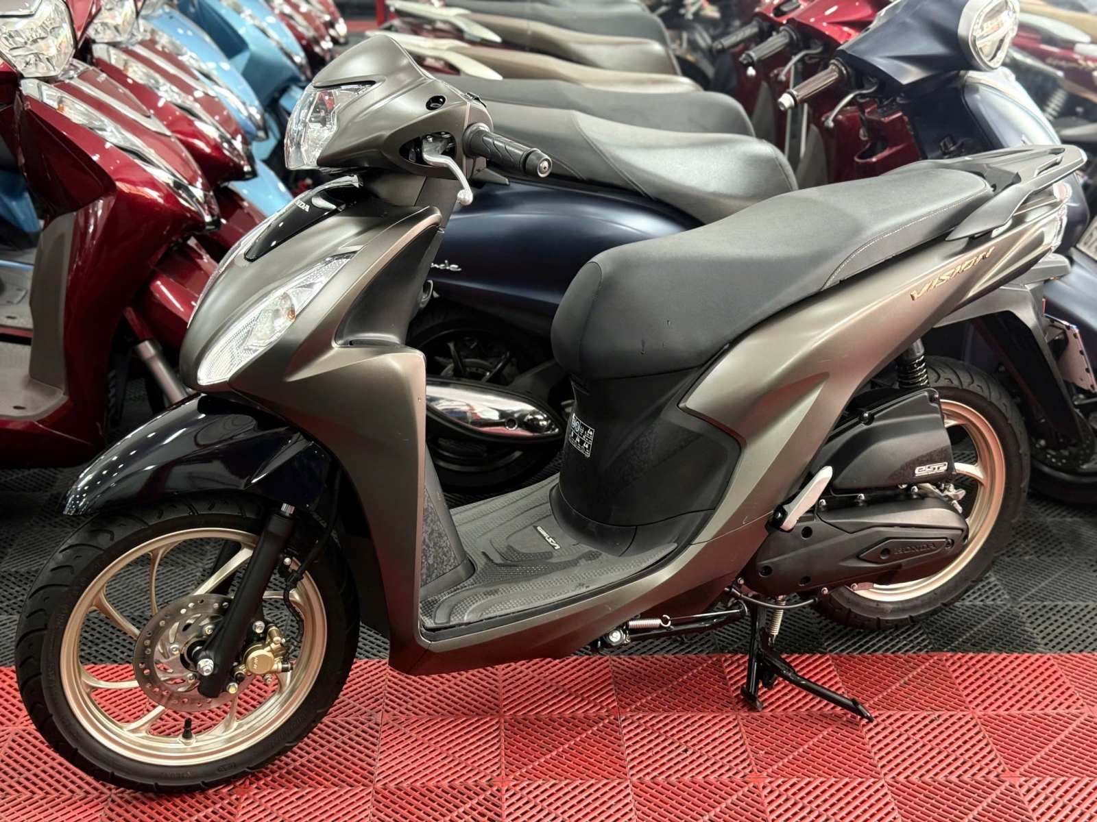 HONDA VISION 2025 SMK NÂU MÂM ĐỒNG 50AD-21833